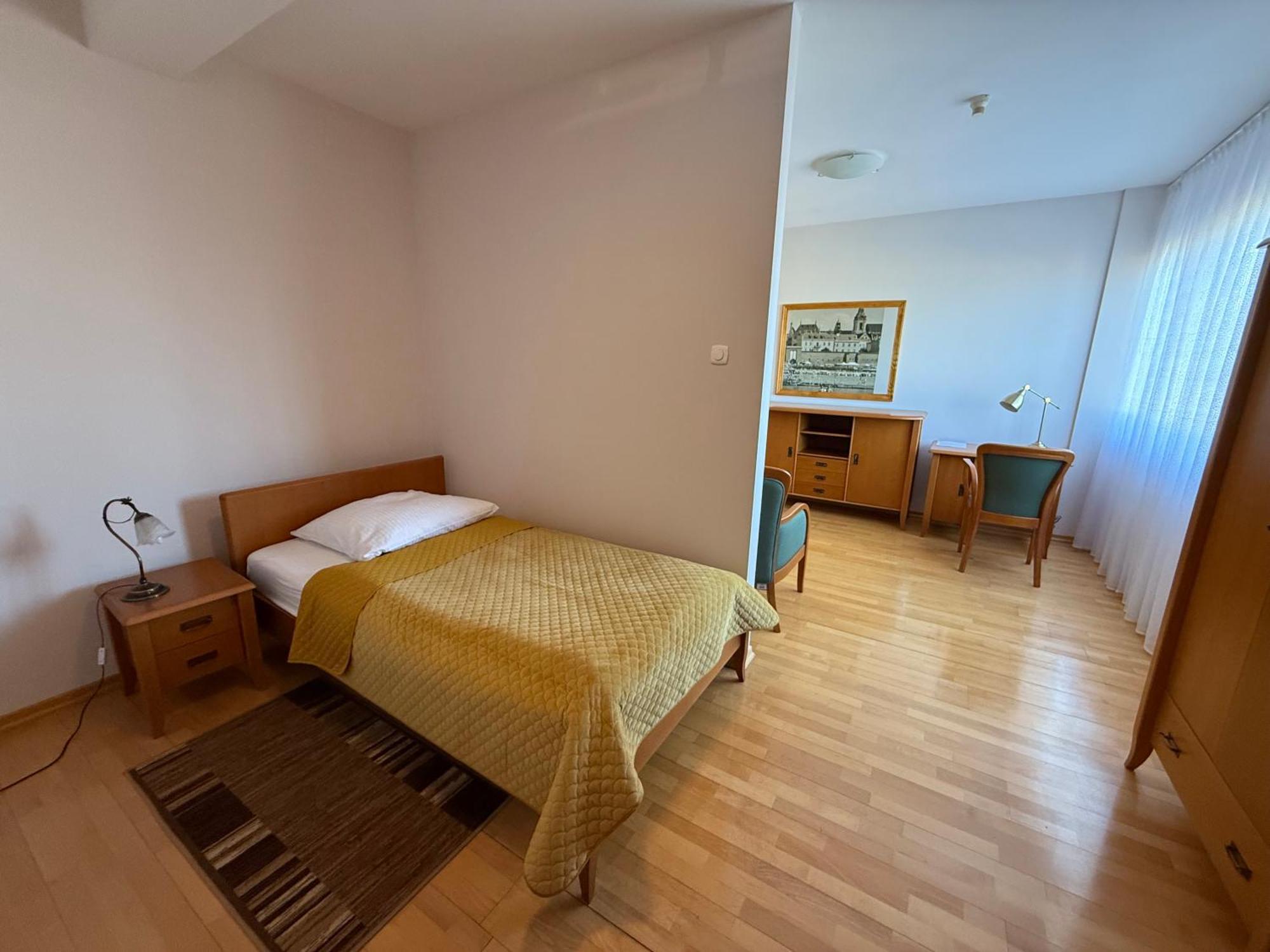 Stary Toruń Hotel Uniwersytecki מראה חיצוני תמונה